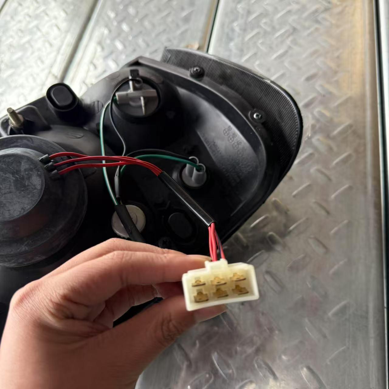 مجموعة المصابيح الأمامية R - CSD-LF-201-R - 3