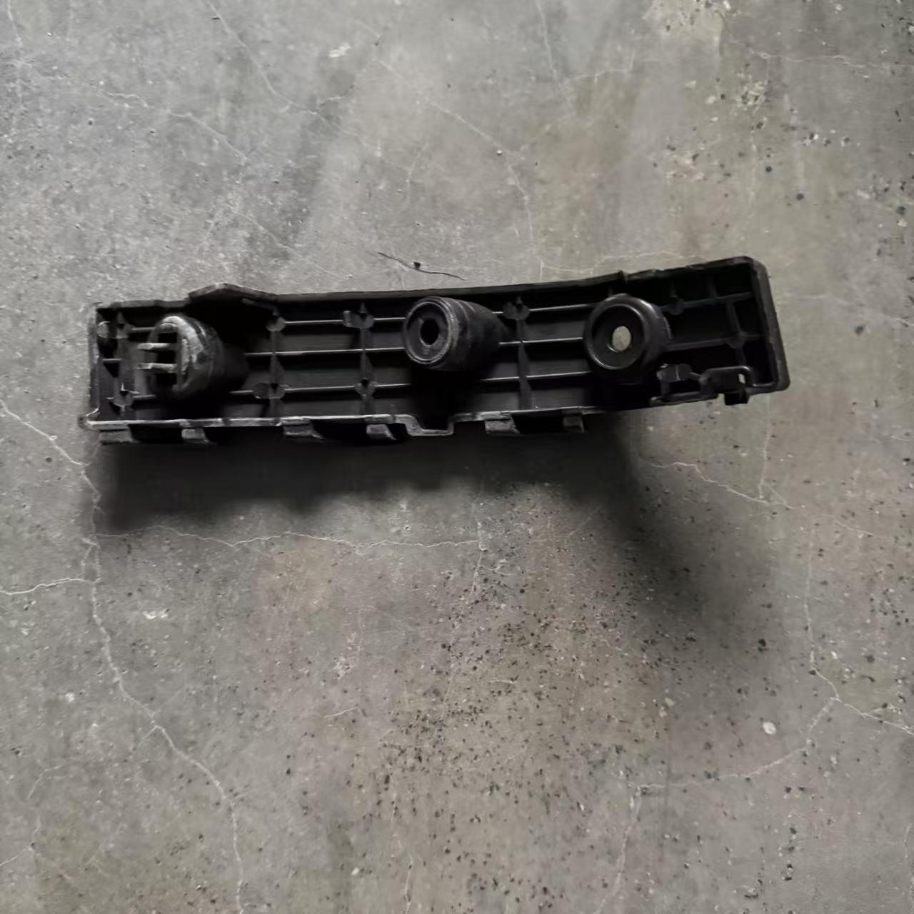 BUMPER BRACKET RH