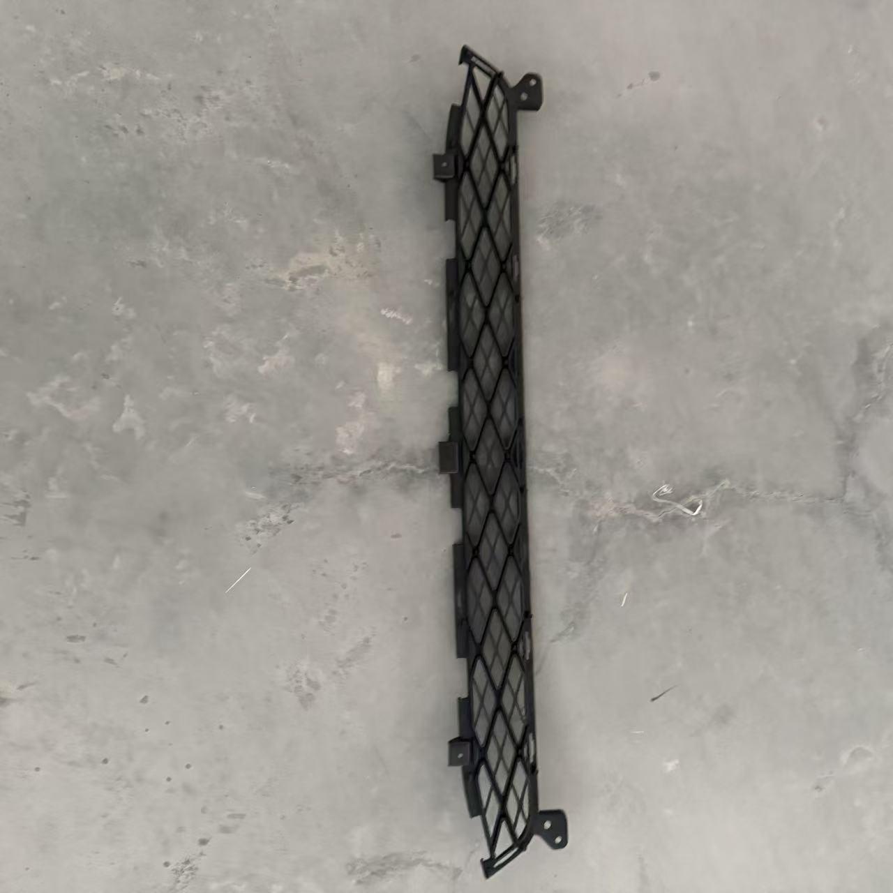 MIDDLE GRILLE