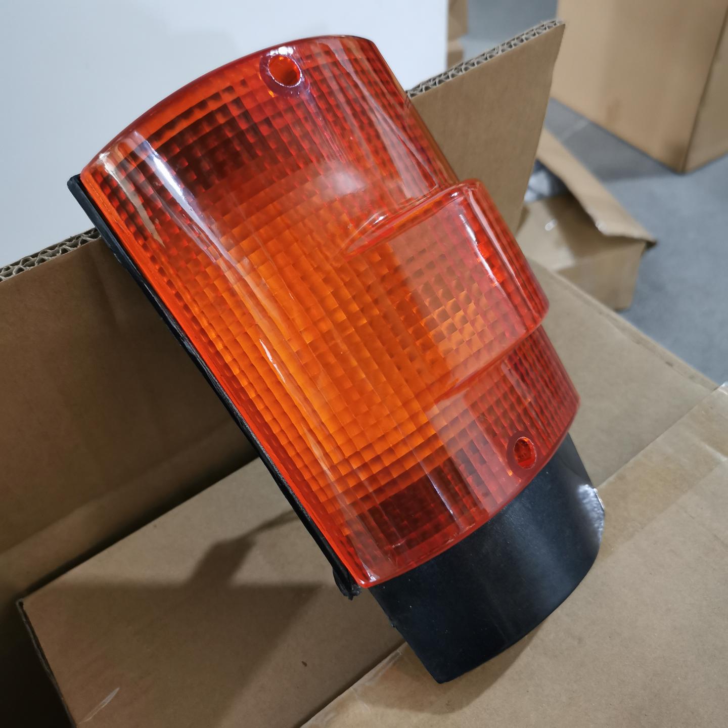 Luz de esquina derecha - MB001002-T1-RH - 3