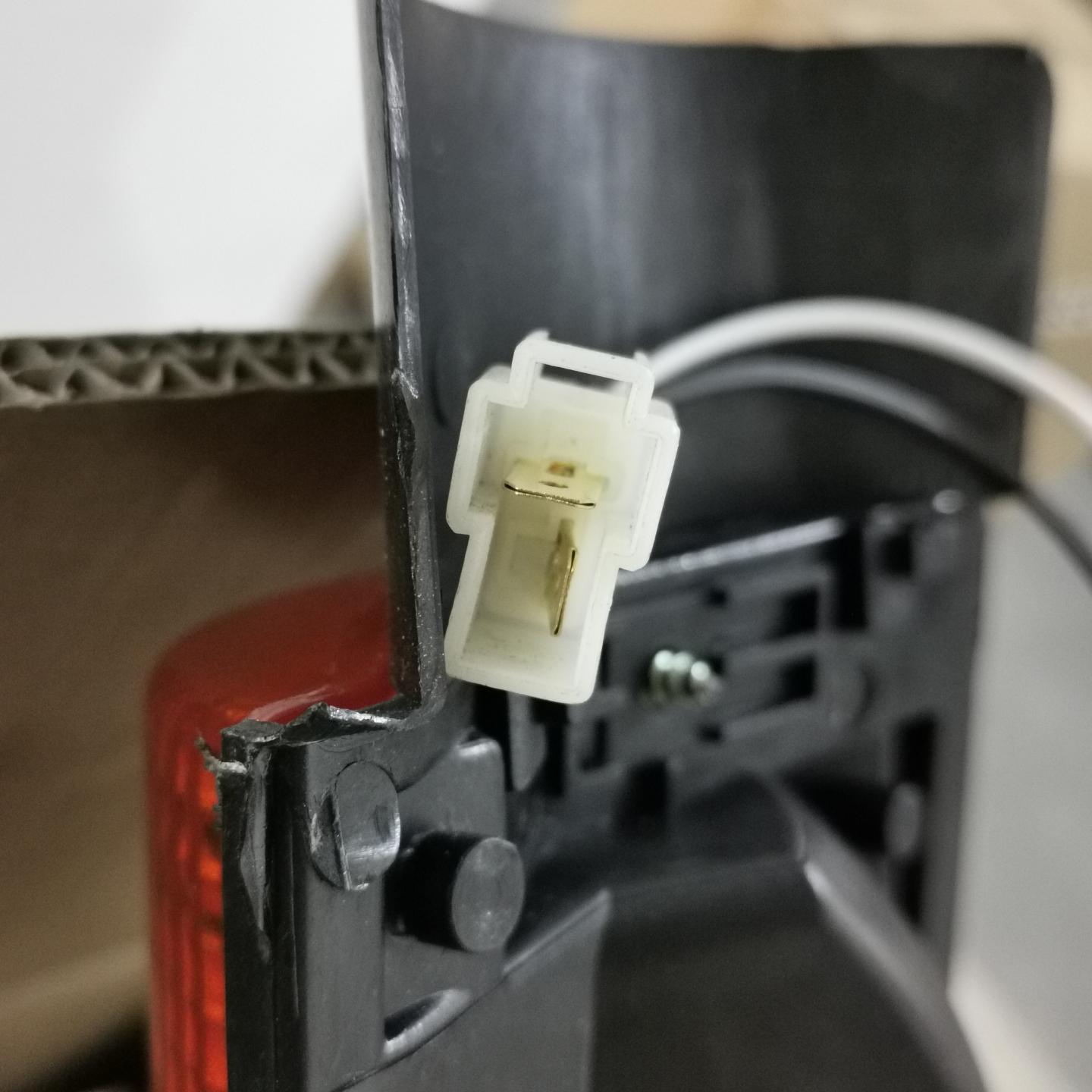 Luz de esquina derecha - MB001002-T1-RH - 5