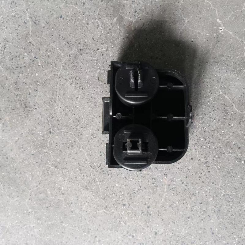 后保险杠安装支架LH上