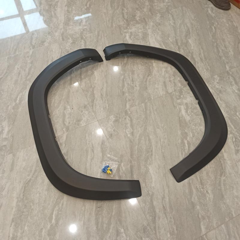 Rear wheel eyebrows
