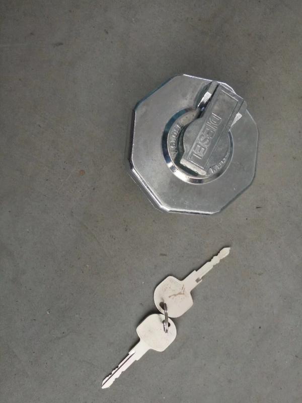 FUEL TANK COVER