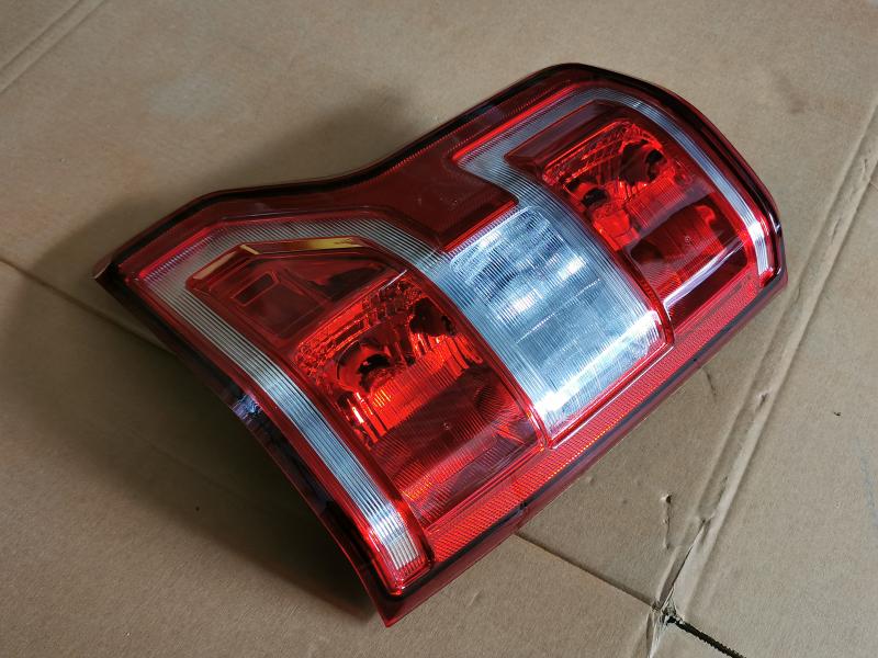 luz trasera - JL3Z-13404-G - 4