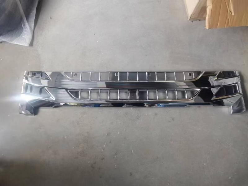 GRILLE(MIDDLE)CHROME 121CM