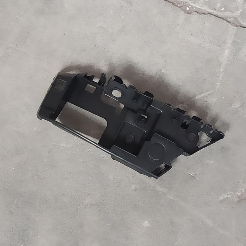 Front bumper side bracket