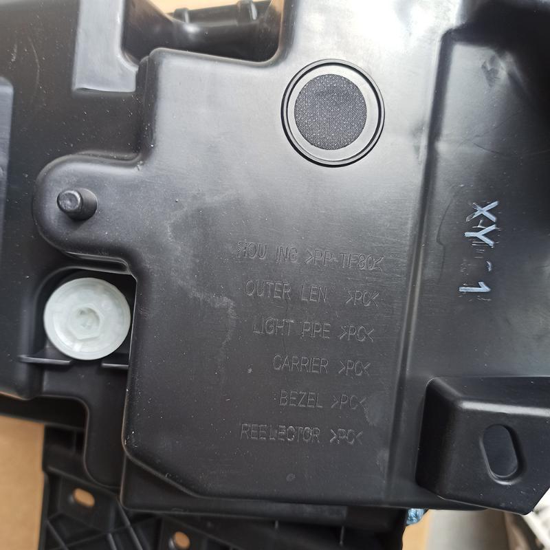 مصباح الضباب عالي التكوين - ML3Z-15200-C - 4