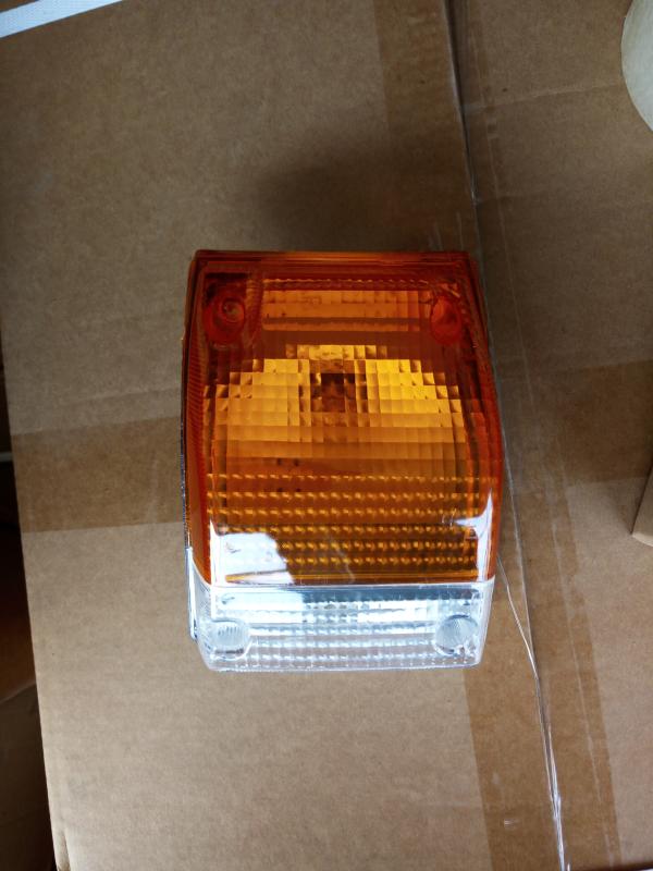 Luces pequeñas delanteras izquierda/derecha - IZ001002-YW/8942574122/8942574112 - 2