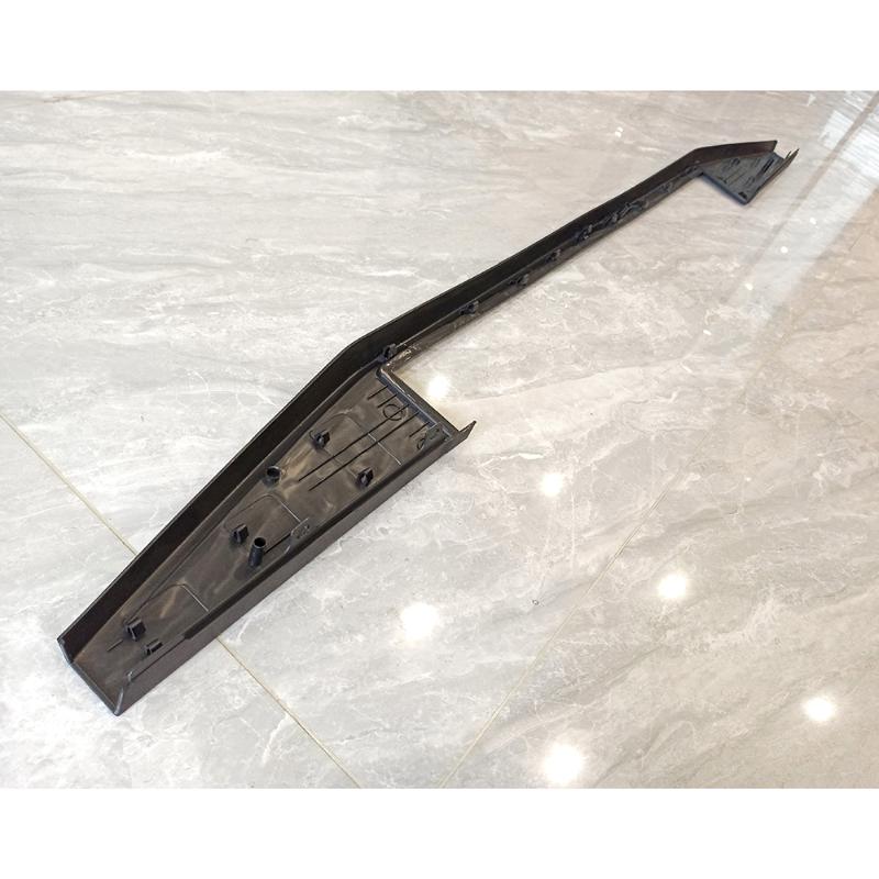 Moldura superior del portón trasero con apertura - FL3Z-9941018-AB - 4