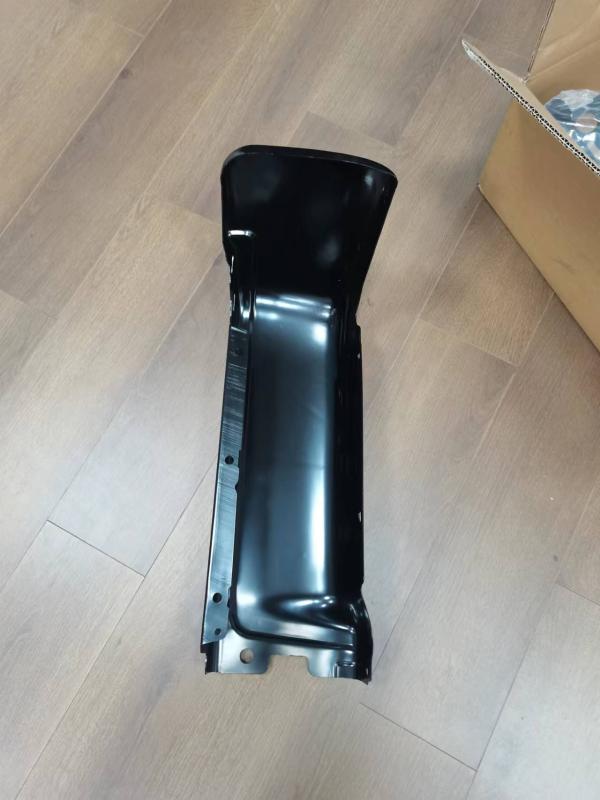 Rear bumper corner guard