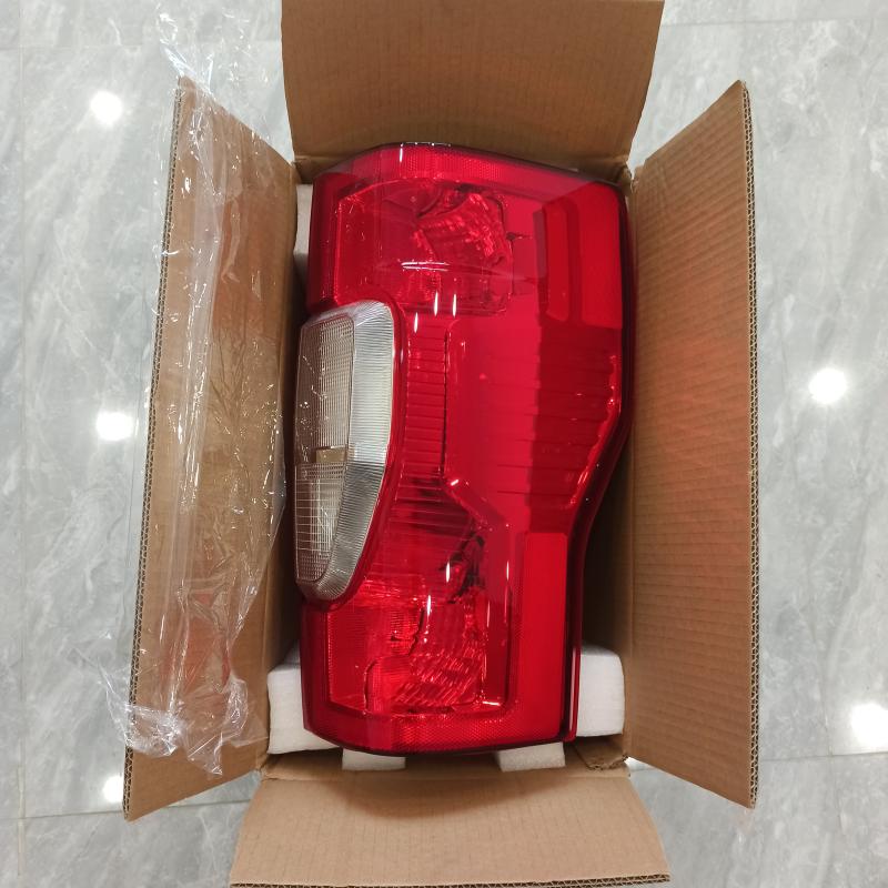 后尾灯 低配