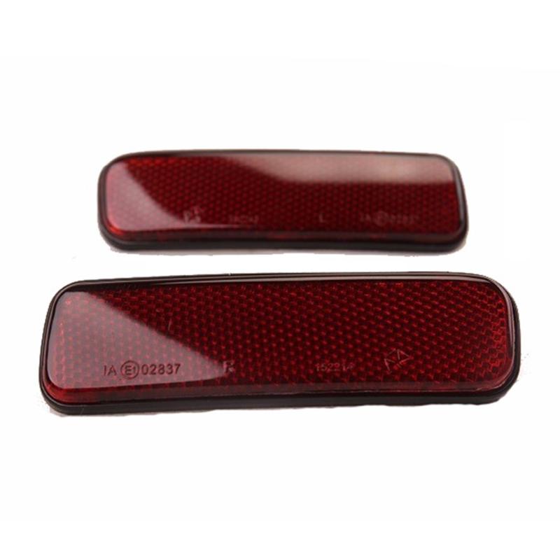 Rear bumper reflector