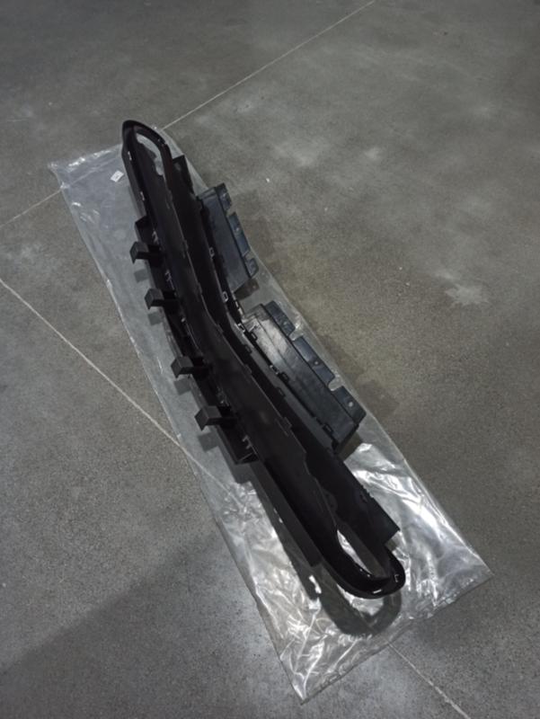 Grille outer frame - 68258750AC - 6