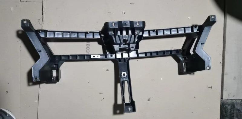 ฐานกลางกันชนหน้าป้องกัน - LP1-13413-AA