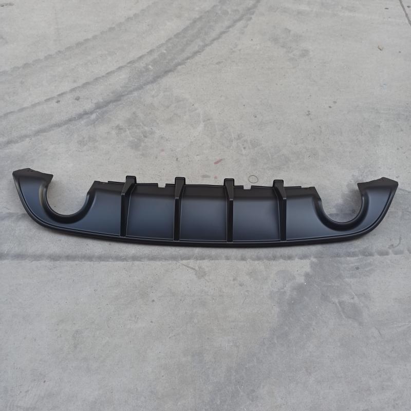 Rear bumper lower spoiler