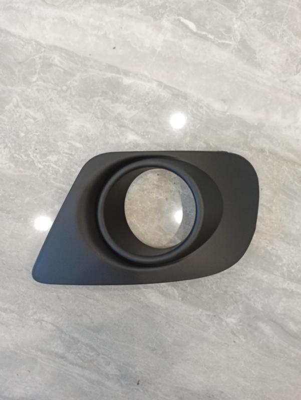 Front fog lamp bezel