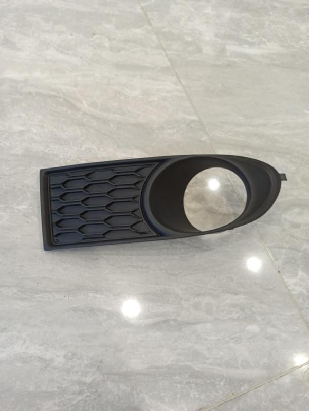 Front fog light bezel trim