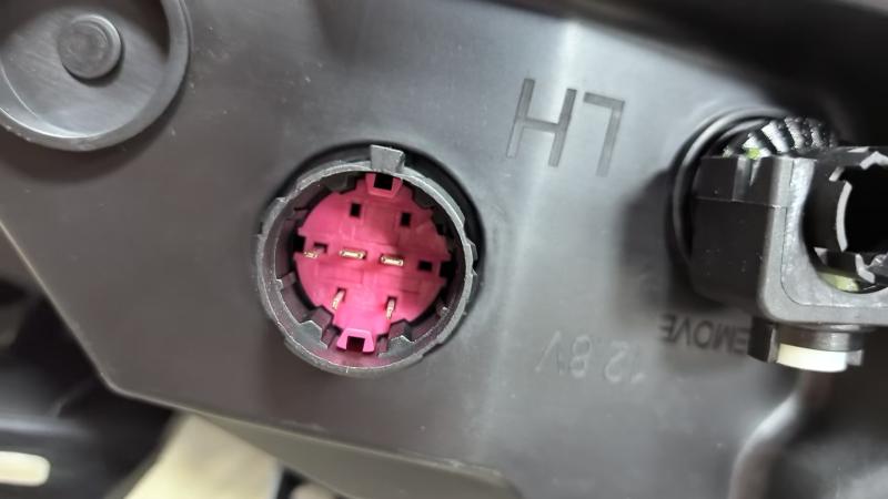المصباح الأمامي - PO4725945AI - 4