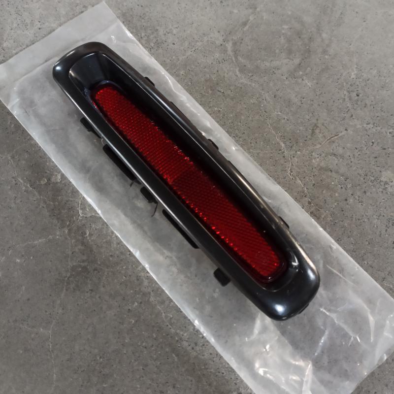 REAR REFLECTOR