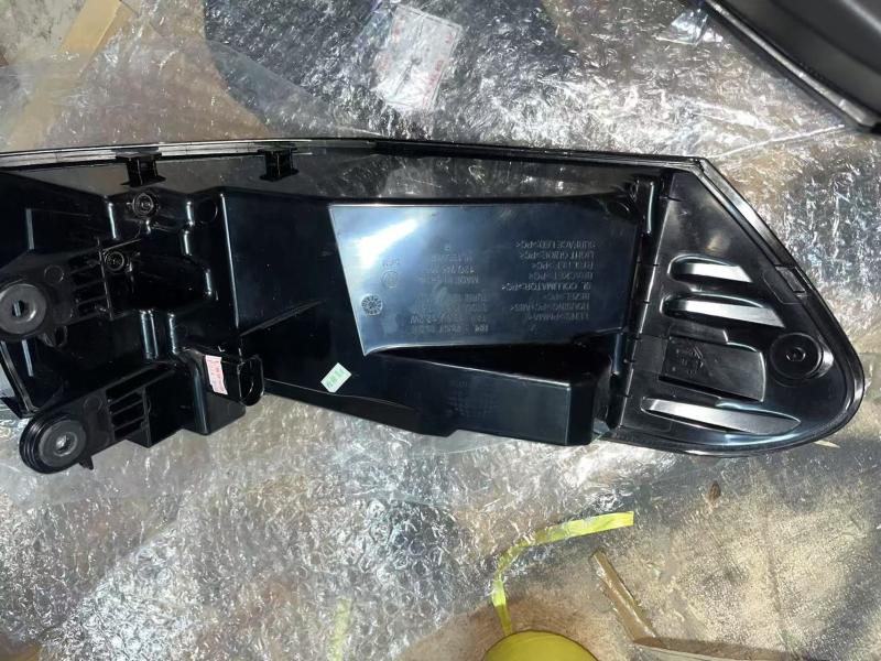 ไฟท้าย RH - 12G945208 - 3