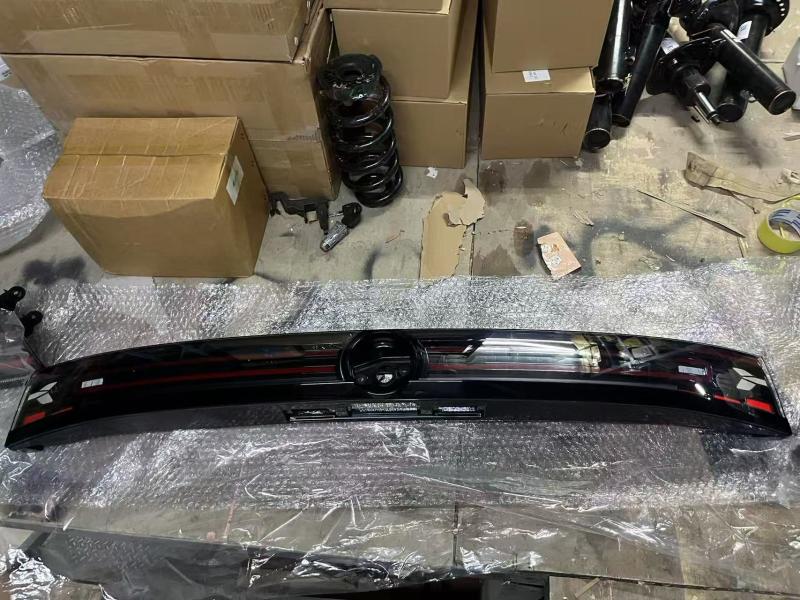 TAIL LAMP MIDDLE