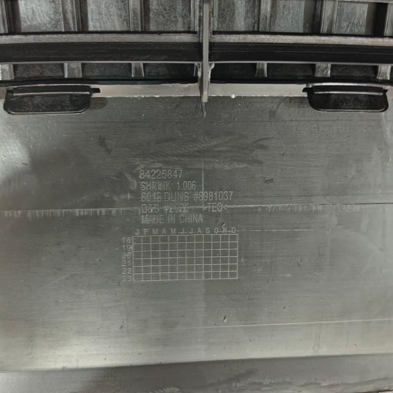 Partie inférieure du pare-chocs avant (avec plaque de protection inférieure noire à profil bas) (grain de cuir) - 84225828 - 6