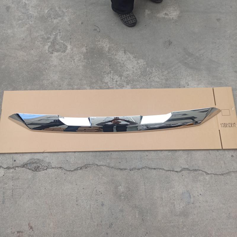 Hood trim strip