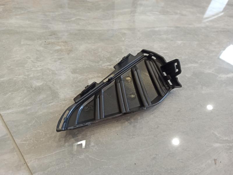 Bumper fog light frame