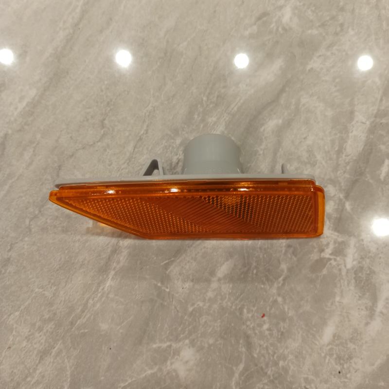 Front fender edge light