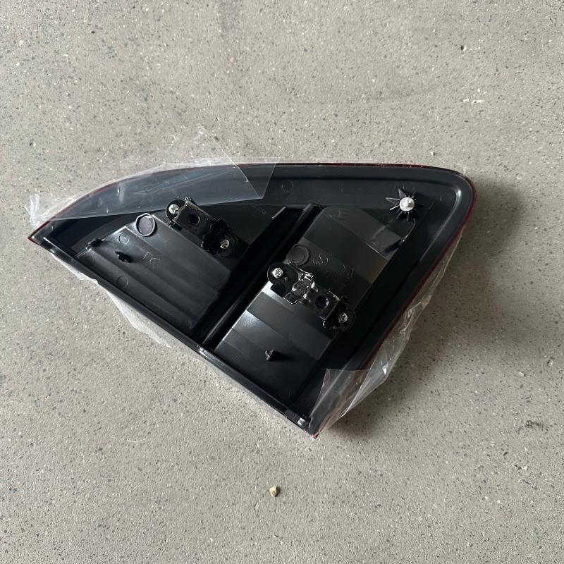 后尾灯LH/RH（内） RH - MZ029004-T2/UL4J-51-3F0A - 3