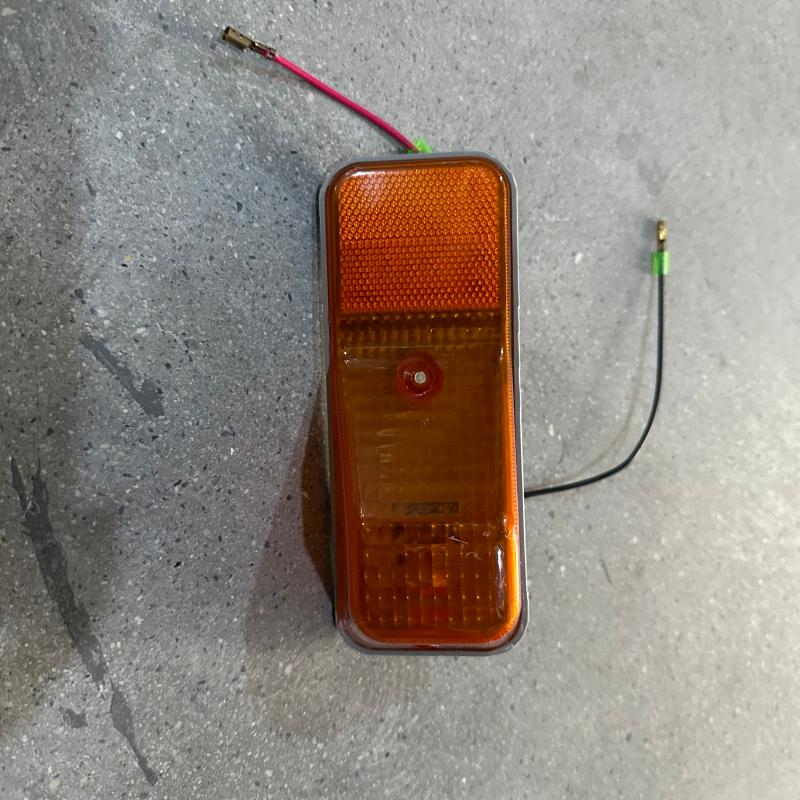 SIDE DOOR LAMP YELLOW RH