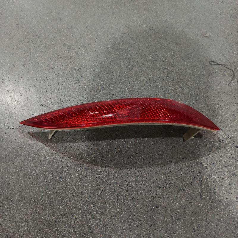 Rear bumper reflector