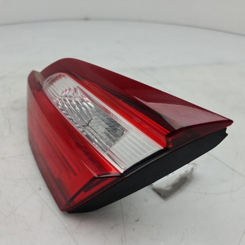 Flat tail light - JD8B 13A603 AA - 3