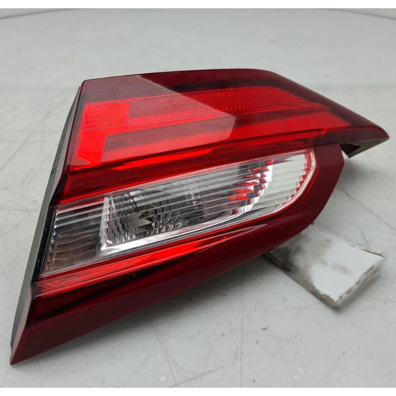 Flat tail light - JD8B 13A603 AA - 4