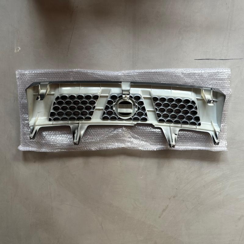 Front grille (black) - 62310-VK000 - 5