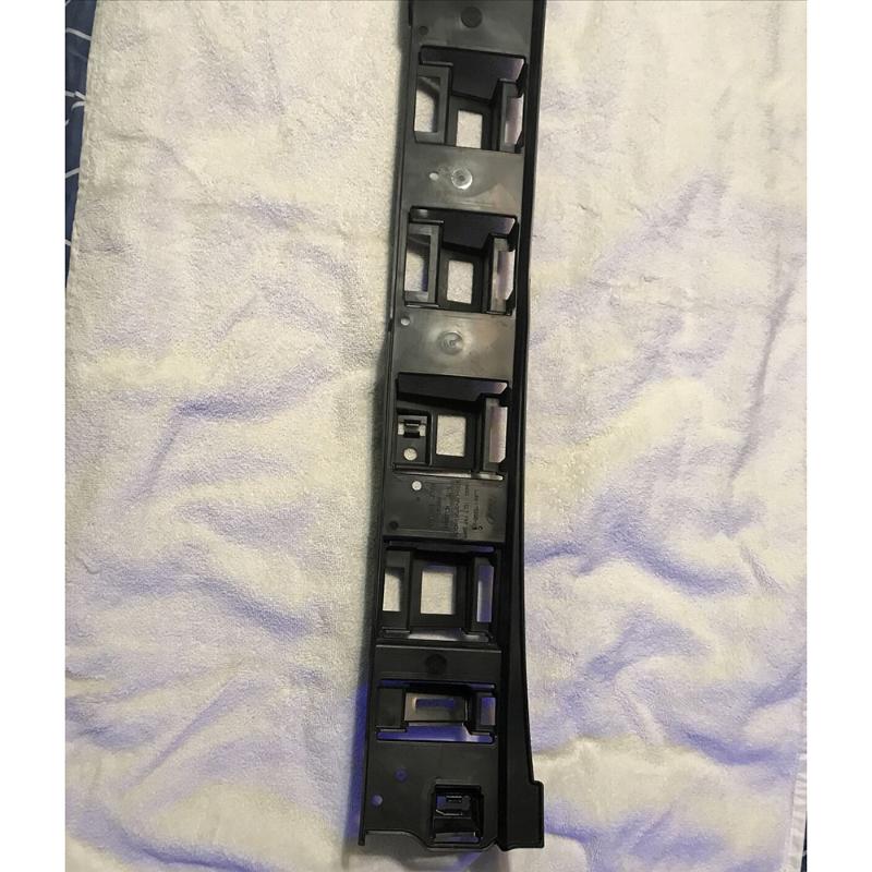 Front bumper intermediate bracket