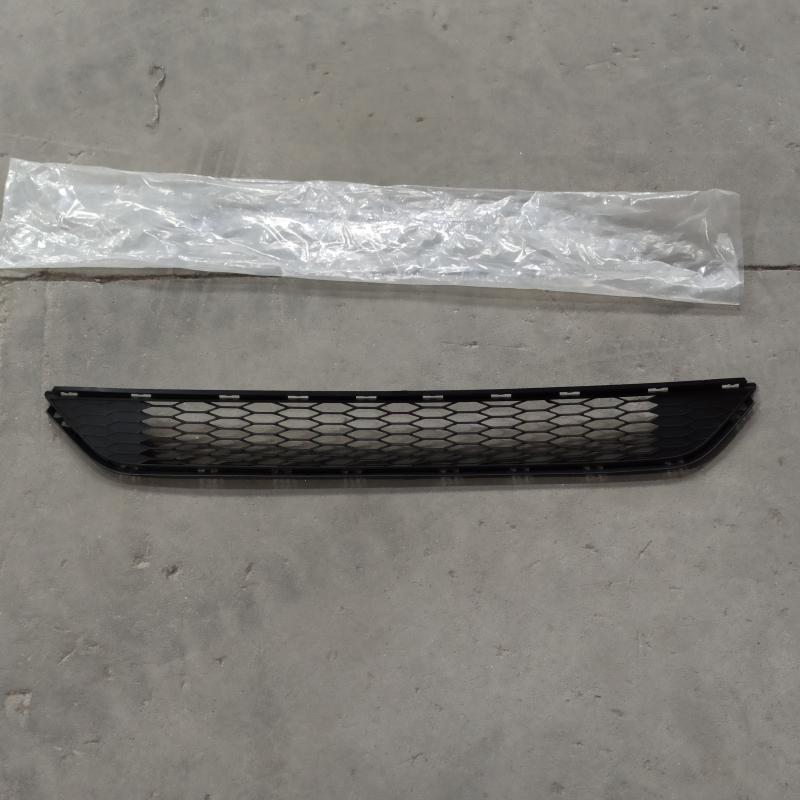 Front bumper lower grille