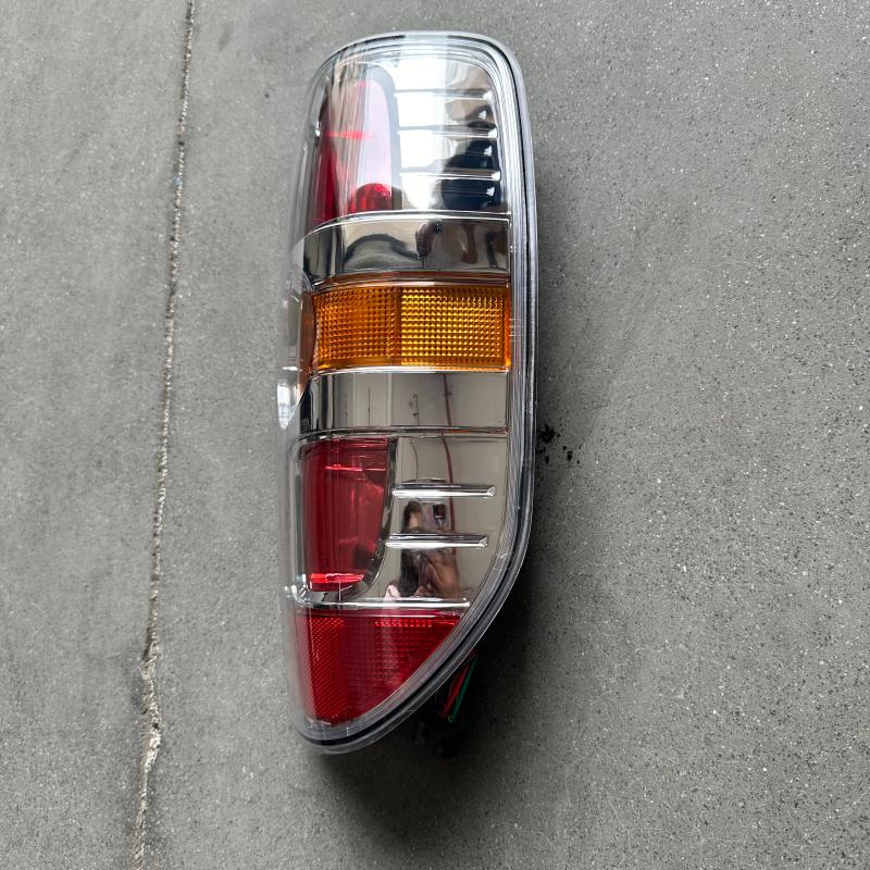 Arka stop lambası sol - UR56-51160B-L - 4