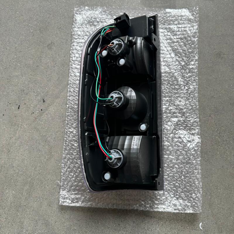 Luz trasera derecha - UR56-51150C- R - 5