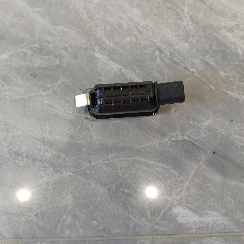 ไฟป้ายทะเบียน - 6M2A-13550-AC - 4