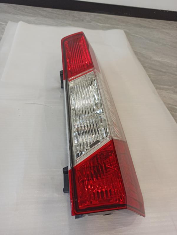 Rear taillight - BK31-13404-AF - 3