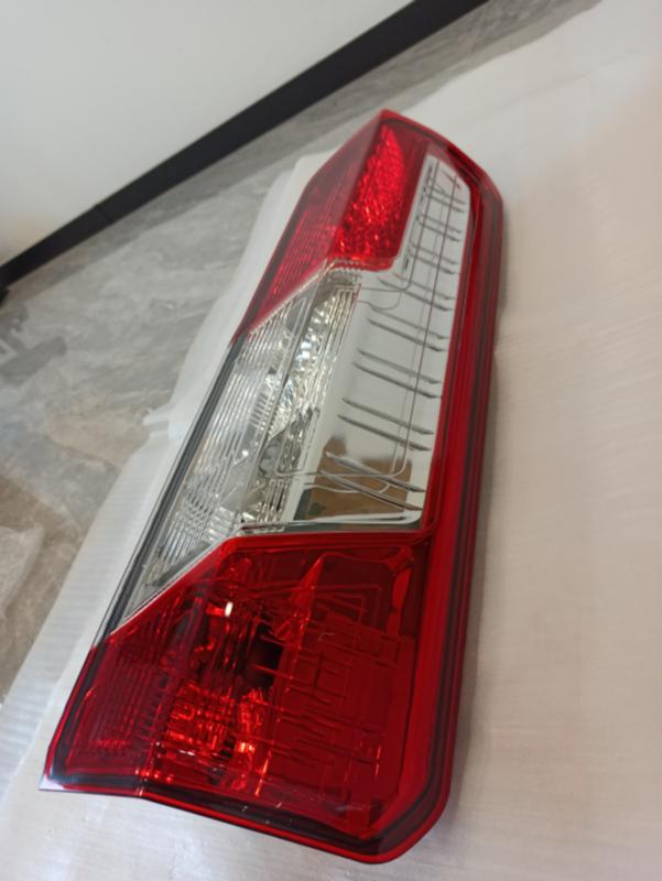 Rear taillight - BK31-13404-AF - 4