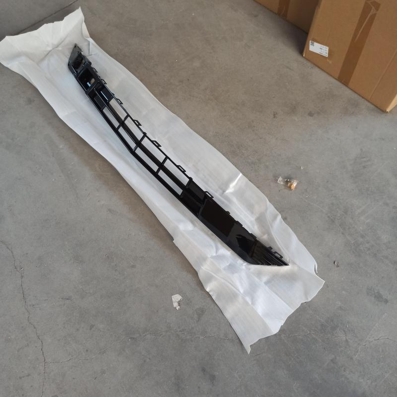 Front bumper lower grille