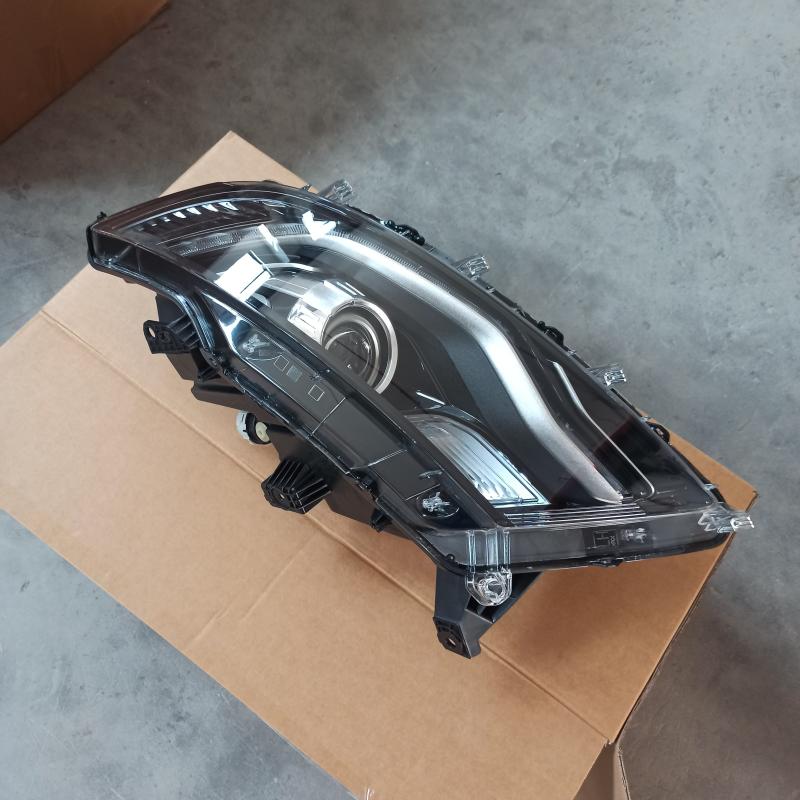 Faros de perfil bajo - FA1Z13008C - 5