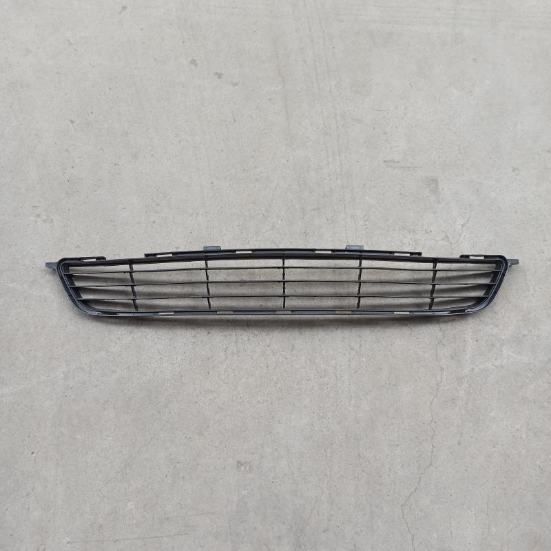 Front bumper lower grille
