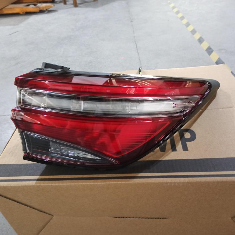 rear outer tail light