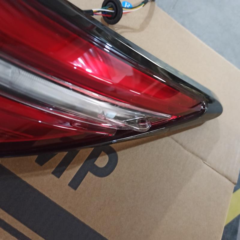 rear outer tail light - 81550-0K520 - 4