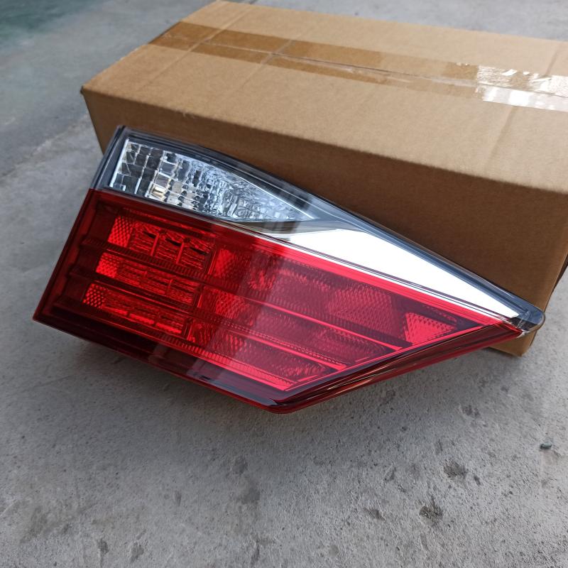 Rear Tail Lamp - 81581-33240 - 5