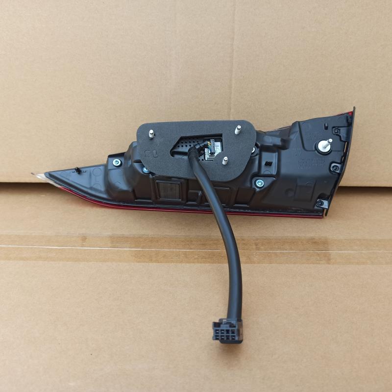 Rear inner tail lamp - 81580-06801 - 5